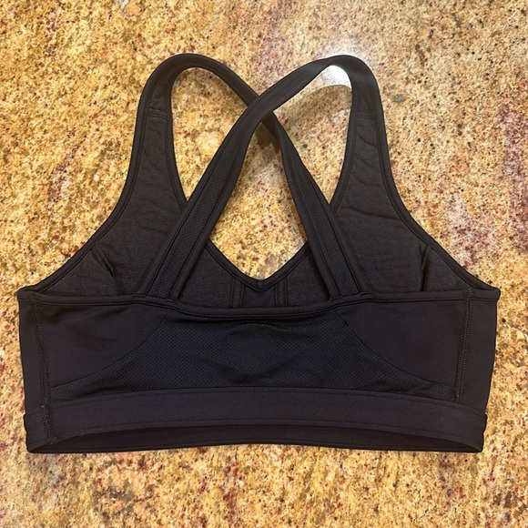 UNDER ARMOUR BLACK SPORTS BRA WITH WHITE LOGO SIZE MEDIUM 34–36, LIGHT PADDING - Picture 3 of 5